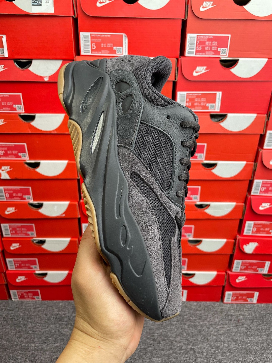adidas originals Yeezy Boost 700 Utility Black 黑武士 低筒 休闲鞋 运动鞋 老爹鞋 男鞋 女鞋 FV5304