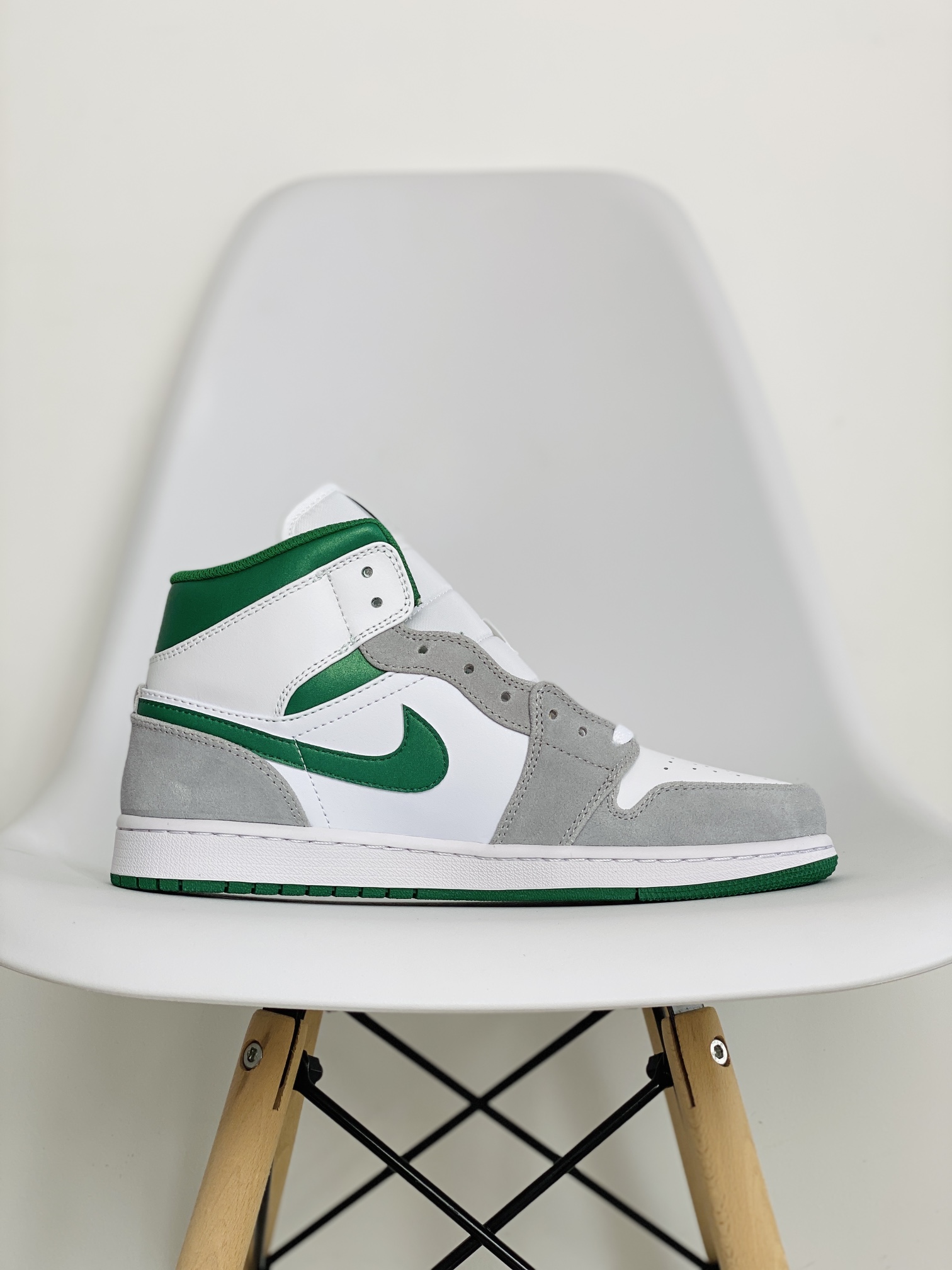 Air Jordan 1 Mid AJ1 白灰綠 麂皮 休闲鞋 女鞋 男鞋 情侣鞋 板鞋  DC7294-103