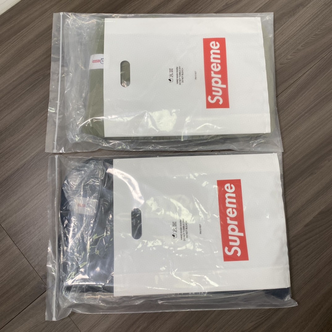 Supreme Week 15 WTAPS 联名款 Crewneck 字母徽标 Logo 印花 卡其绿 黑色 圆领套头卫衣 加绒 宽松 男女同款 SUP-FW21-339