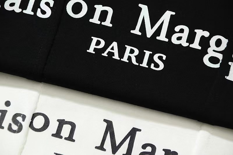 Maison Margiela 马吉拉 胸前字母logo 不规则设计 短袖 黑色 白色  深灰色 T 恤 圆领 套头 夏季 男女同款 
