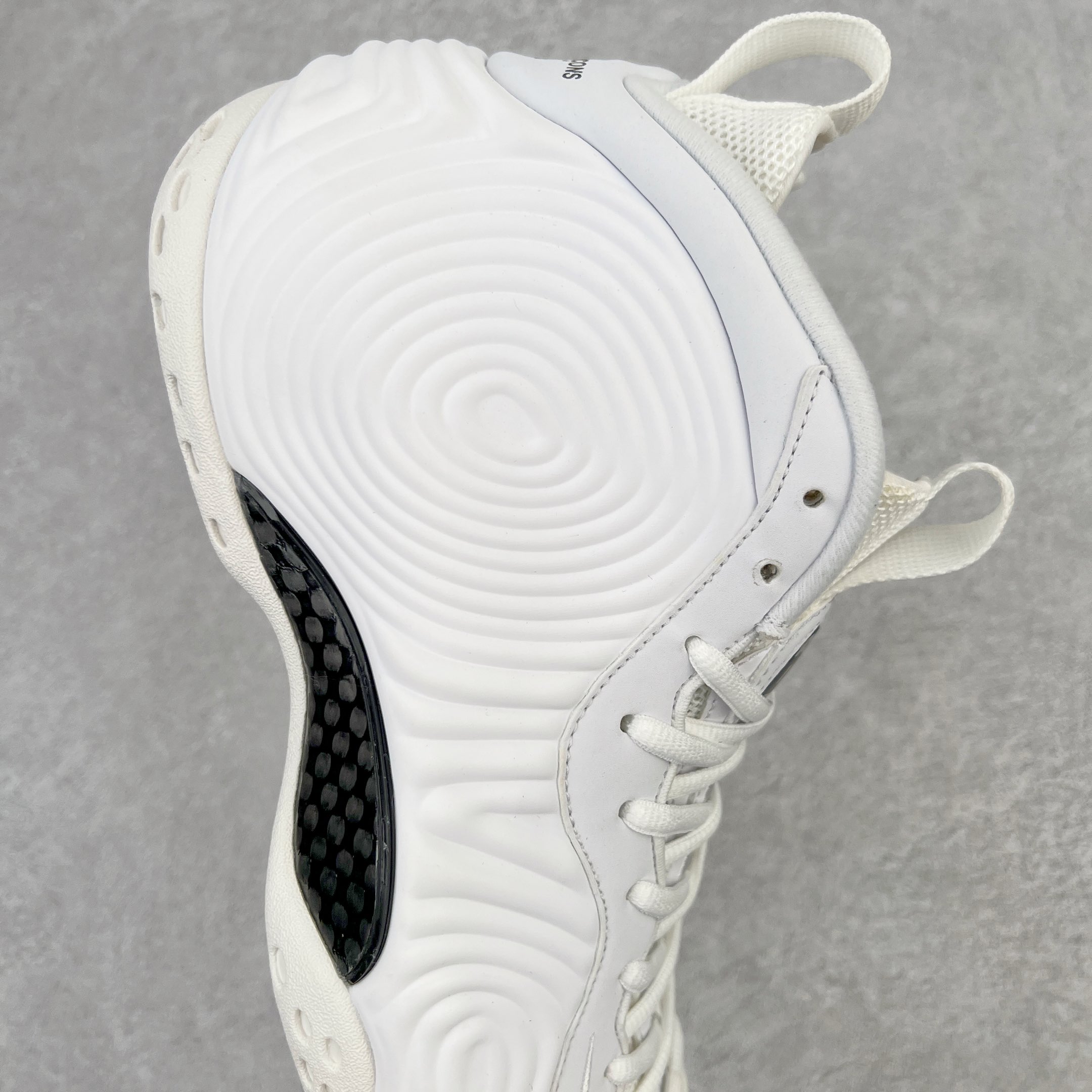 Comme des Garcons NIKE Air Foamposite One SP 白色 蚊香喷 喷泡 篮球鞋 男鞋 碳板 DJ7952-100