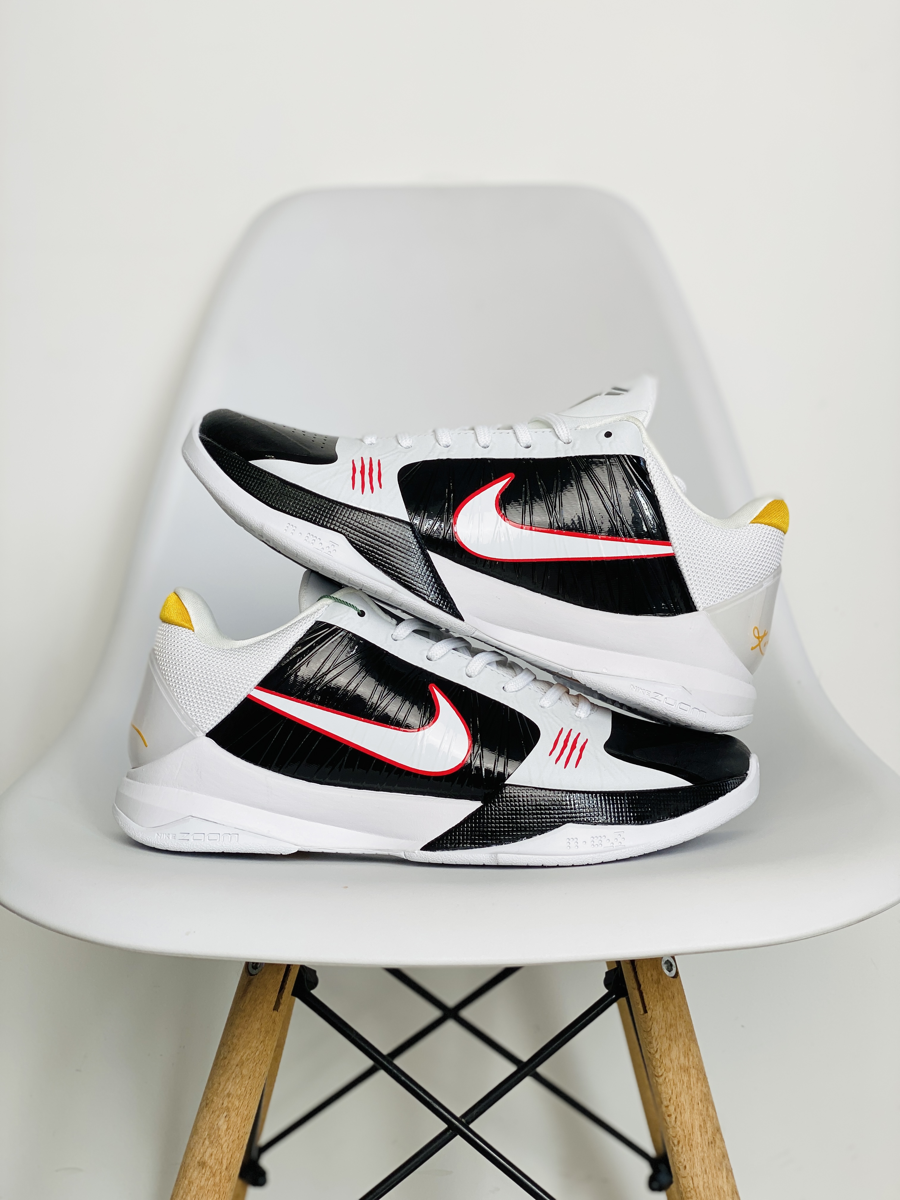 S2外貿 KOBE5 Bruce Lee Alt 黑白 李小龙  低筒 前掌气垫 球鞋 籃球鞋 實戰鞋  真碳板 男鞋CD4991-101