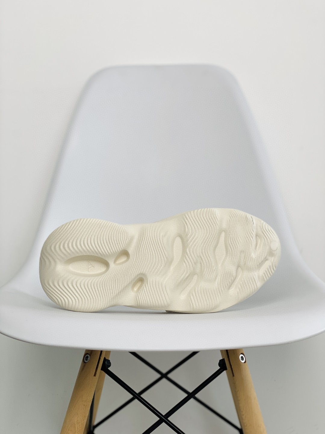 adidas originals Yeezy Foam Runner  Ararat 白色 运动凉鞋 洞洞鞋 拖鞋 室内室外拖 男鞋 女鞋 G55486