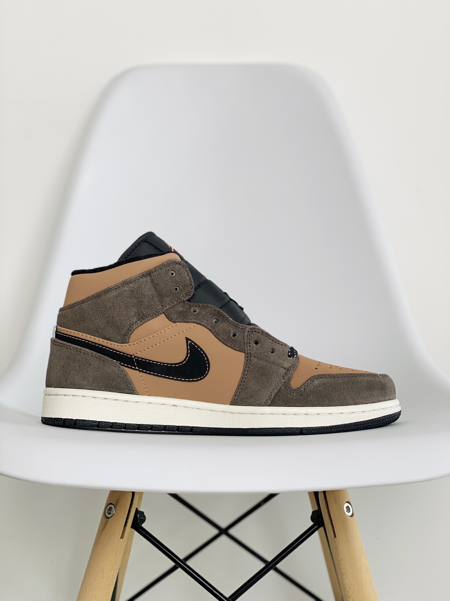 Air Jordan 1 Mid AJ1 SE Dark Chocolate 巧克力色   休闲鞋 女鞋 男鞋 情侣鞋 板鞋  DC7294-200