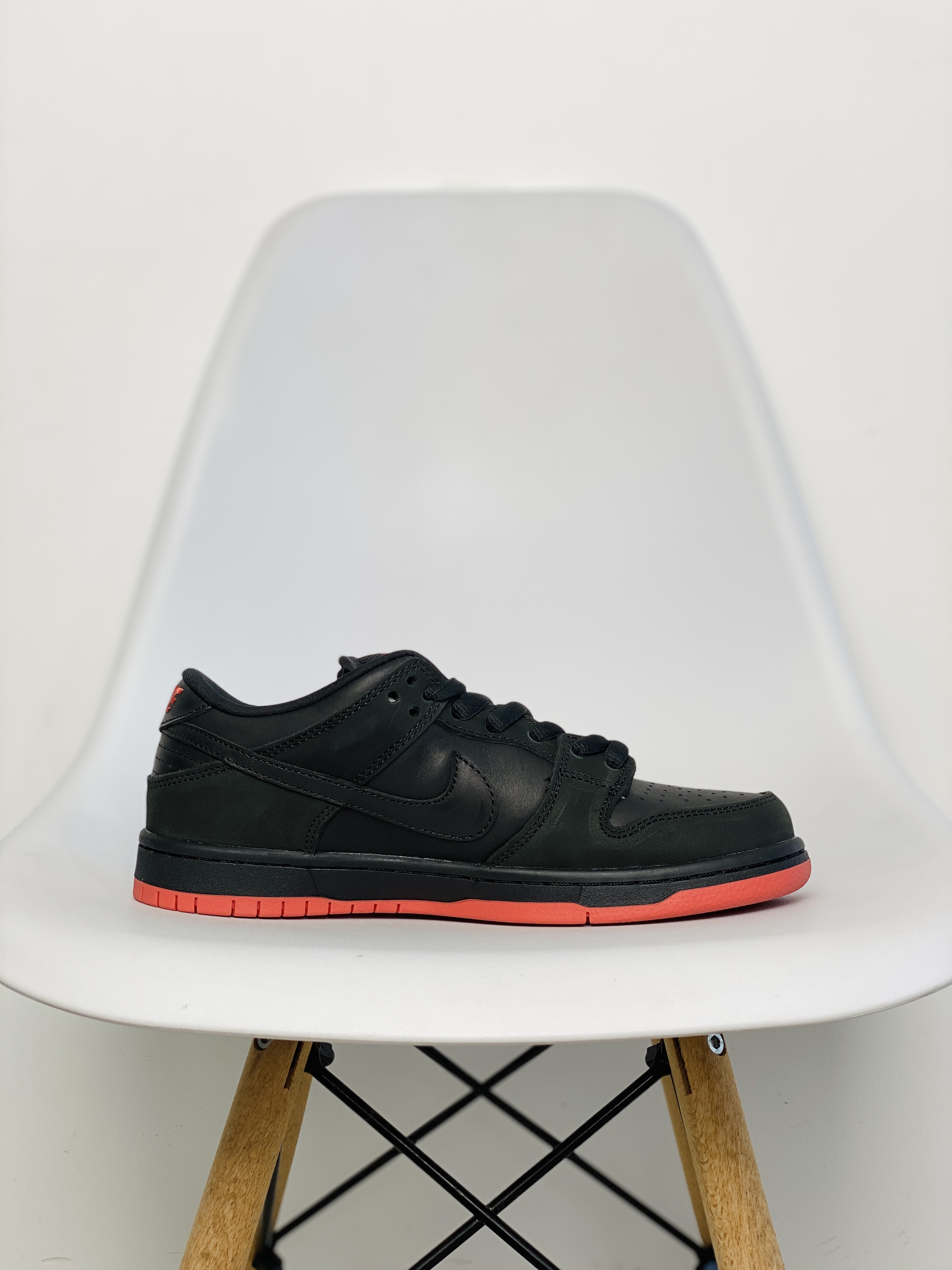 Staple dunk LowBlack Pigeon 黑鸽子  低筒 复古板鞋 休闲鞋 男鞋 女鞋  883232-008