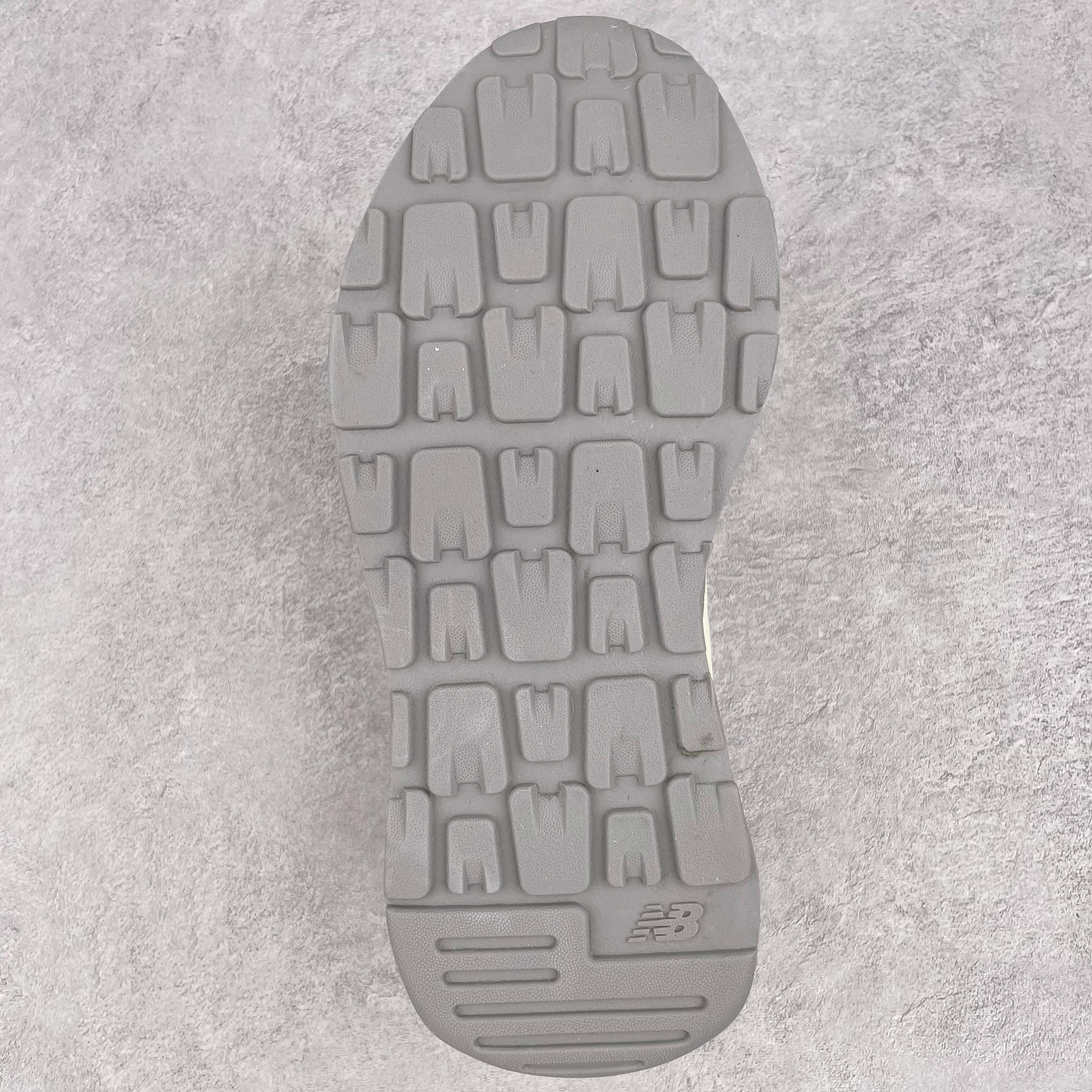 New Balance  NB5740 米白粉 低筒 复古慢跑鞋 板鞋 运动鞋 休闲鞋 男鞋 女鞋 M5740CE