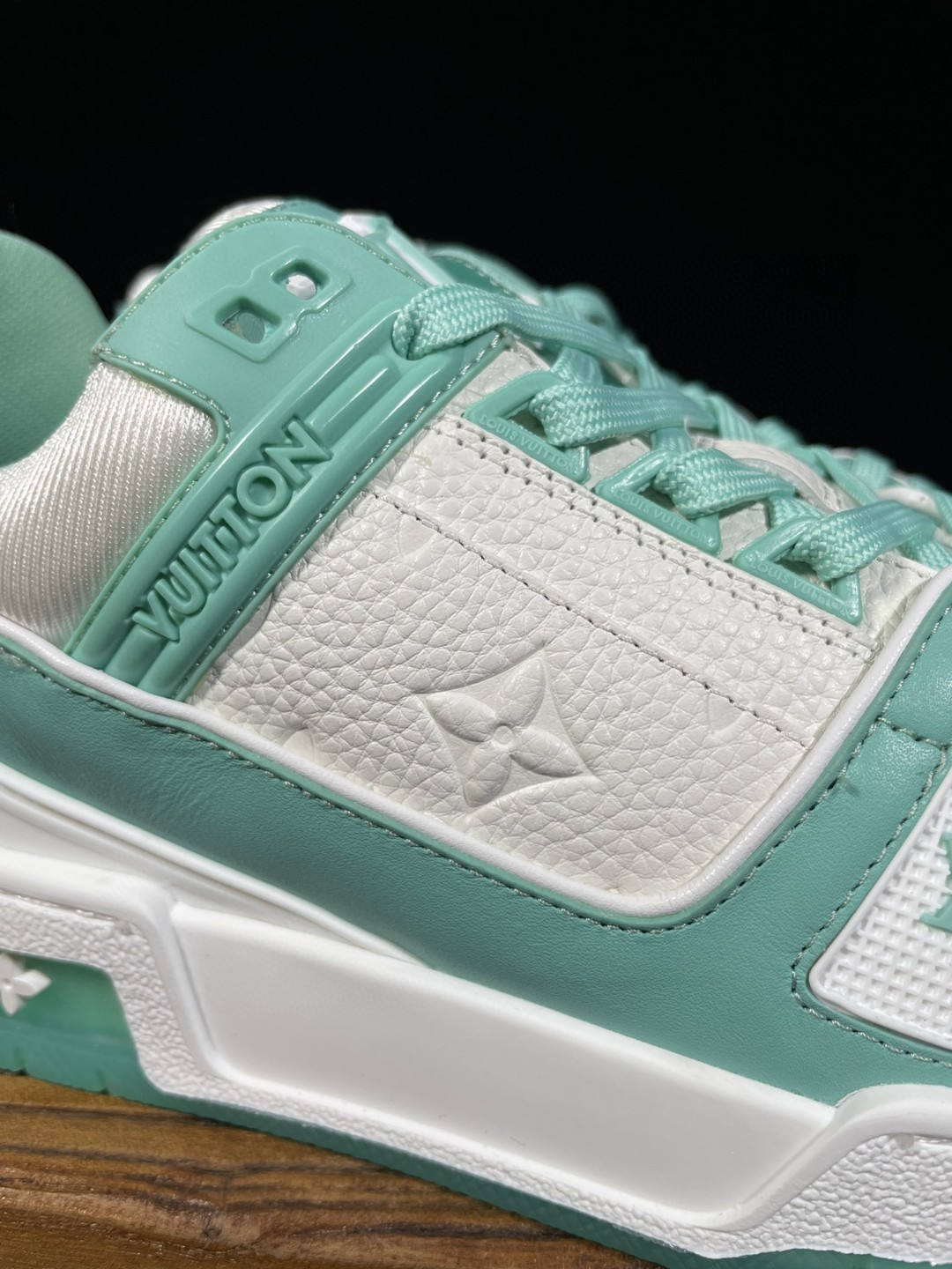 Louis Vuitton 路易威登 Trainer 牛皮 蒂芙尼绿 休闲鞋 板鞋 运动鞋 男鞋 女鞋 1A8KBQ