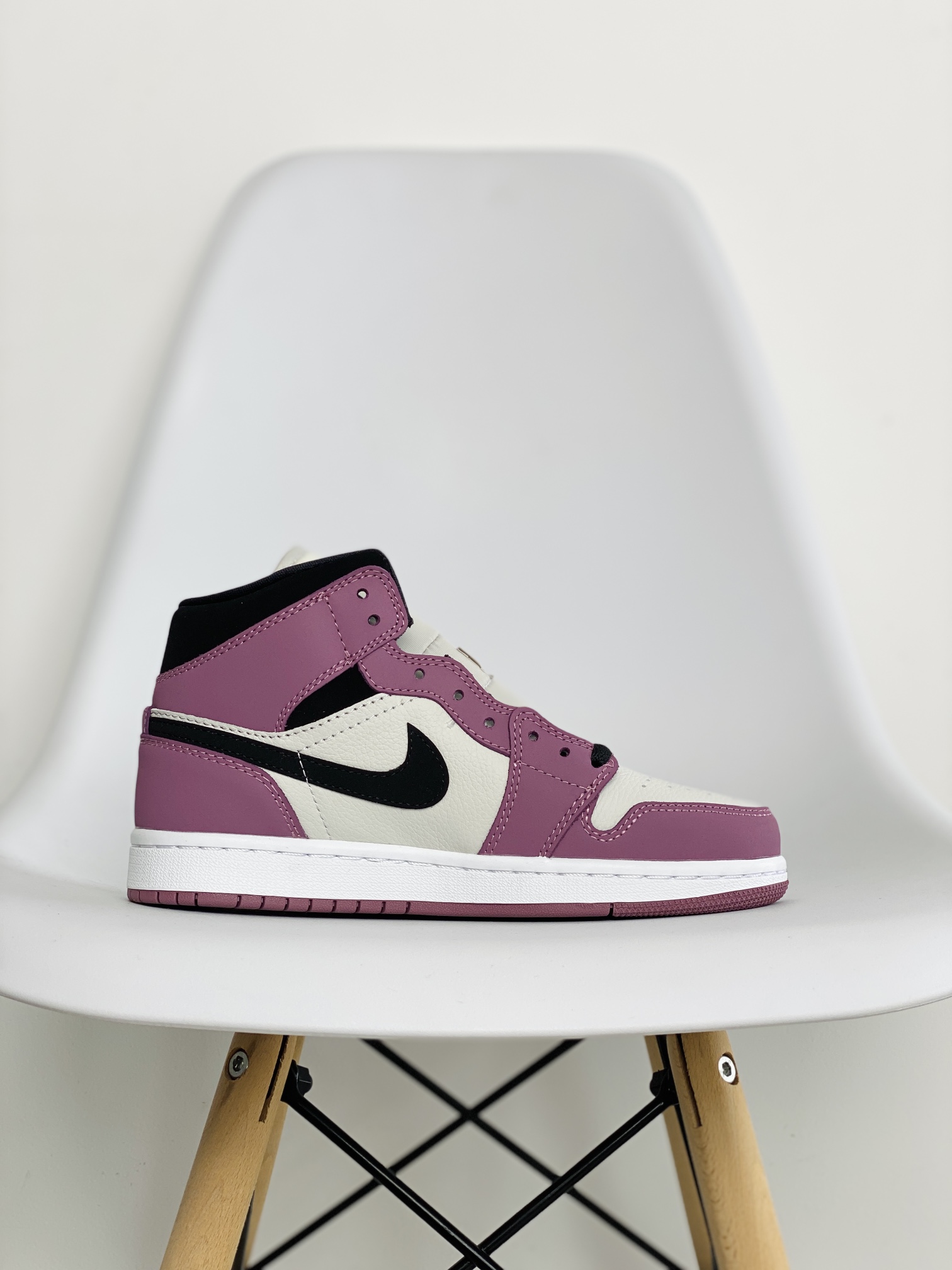 Air Jordan 1 Mid AJ1 SE Berry 漿果粉 休闲鞋 女鞋  板鞋 情侣鞋 BQ6472-105