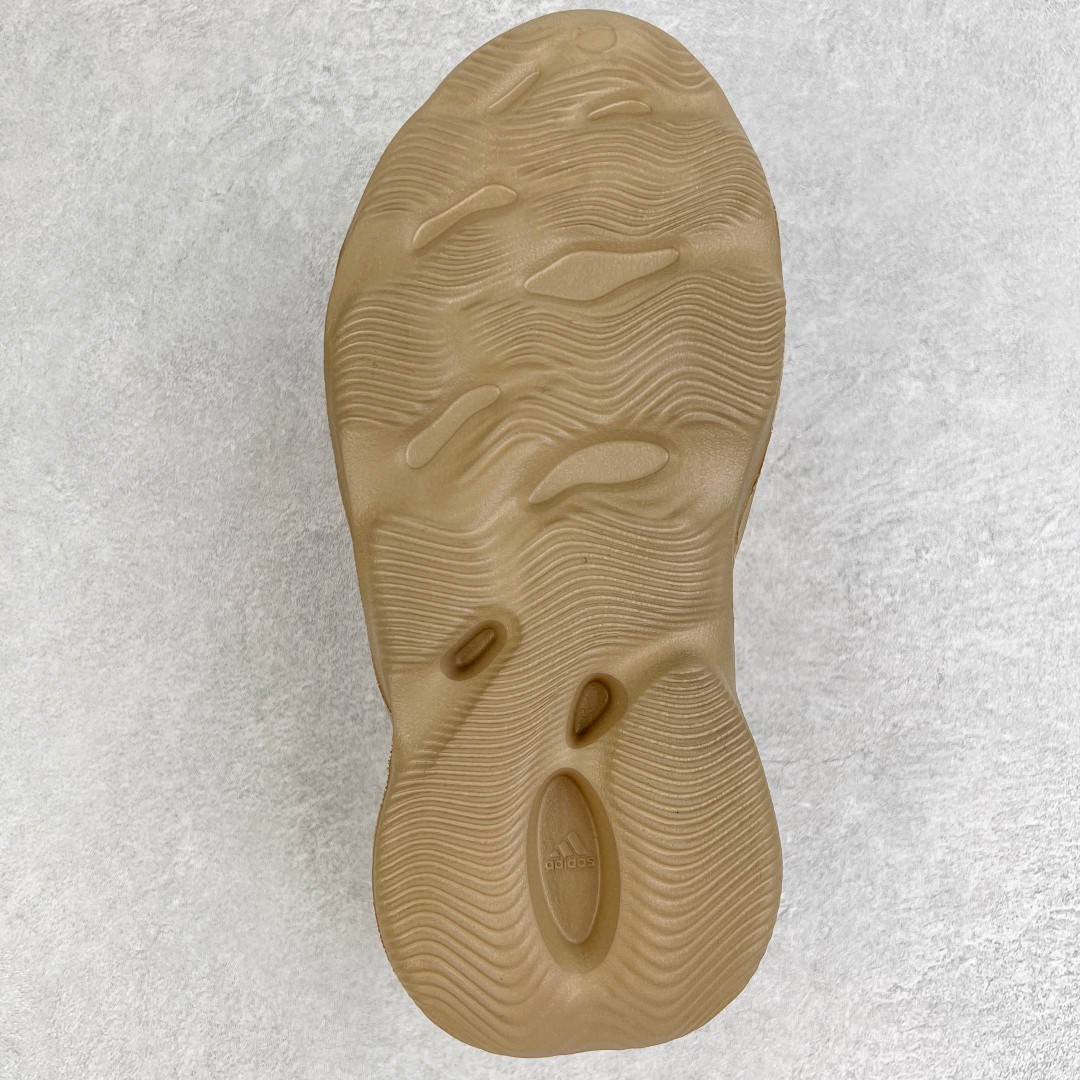 adidas originals Yeezy Foam Runner Mist 柳木棕 薄雾 运动凉鞋 洞洞鞋 拖鞋 室内室外拖 男鞋 女鞋  GV6774