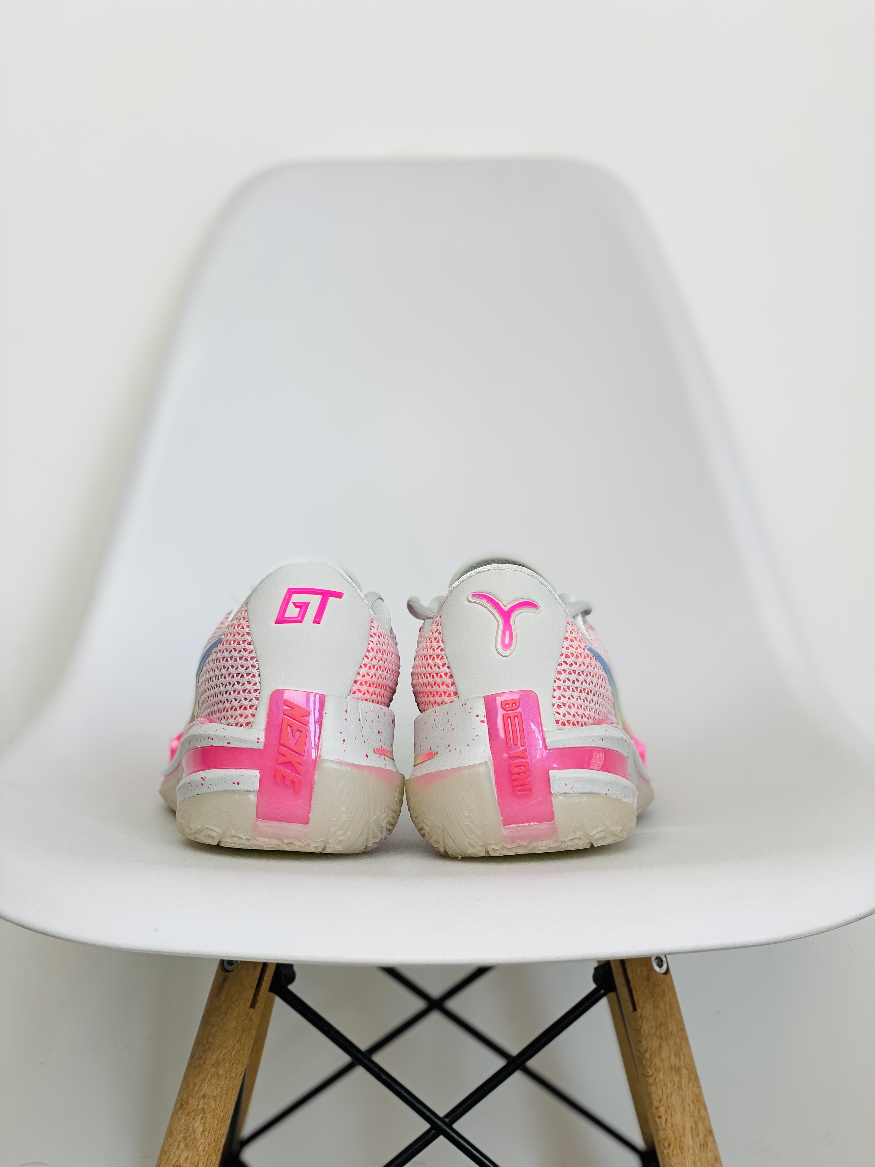 外贸 GT Cut 白粉 乳腺癌 低筒 篮球鞋 球鞋 实战鞋 全掌气垫 TPU抗扭 男鞋  CZ0175-008