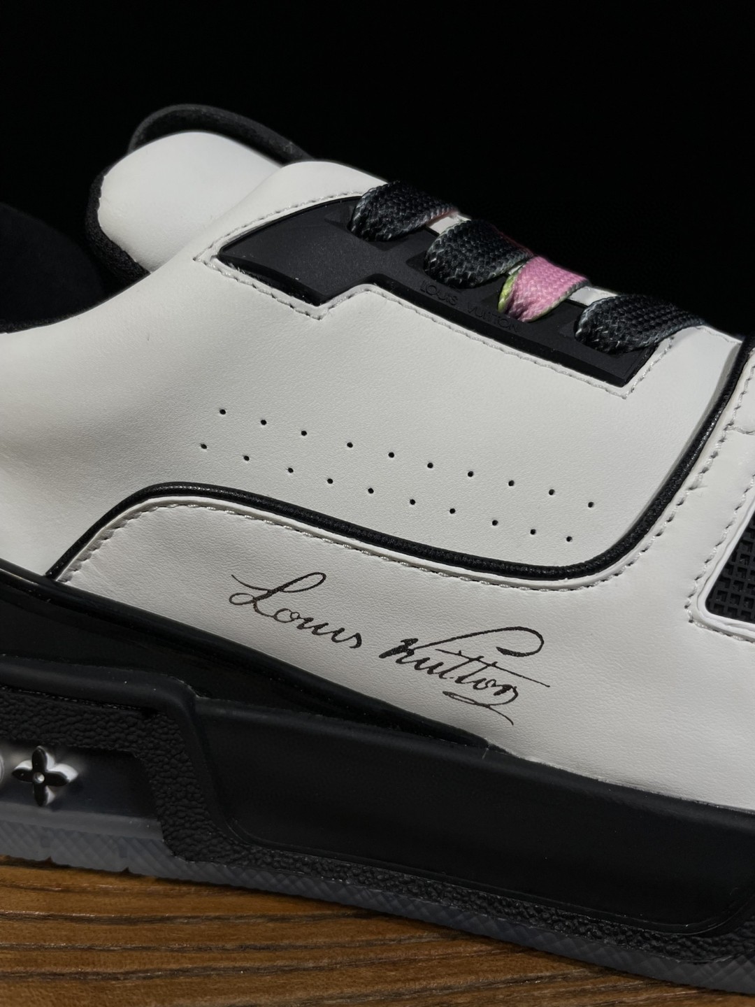 Louis Vuitton 路易威登 Trainer 牛皮 白黑 低筒 休闲鞋 板鞋 男鞋 女鞋 1A9ADA