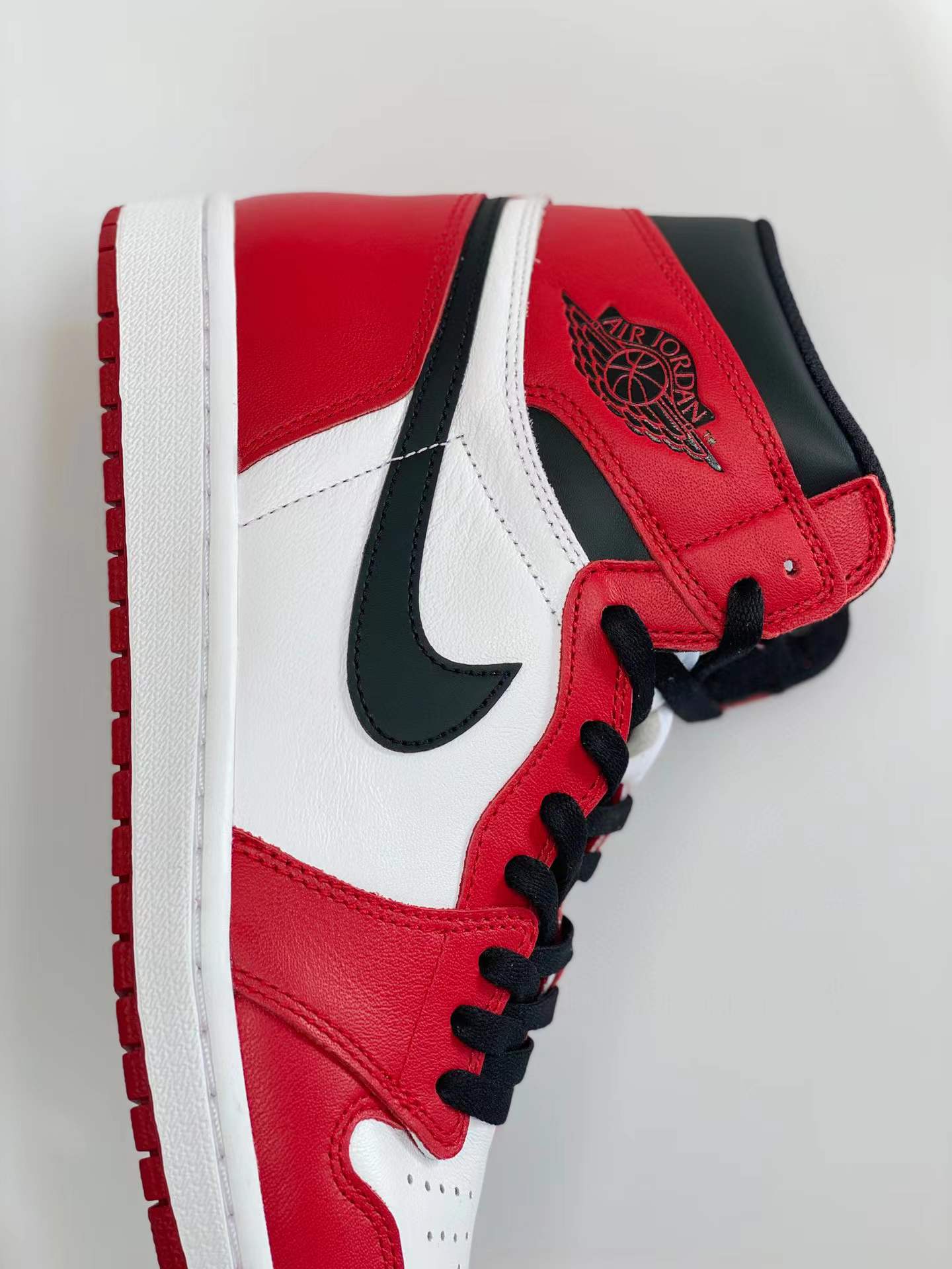 Air Jordan 1 AJ1 Retro Chicago 2015 芝加哥 白紅 篮球鞋 高筒 休闲鞋 男鞋 板鞋 