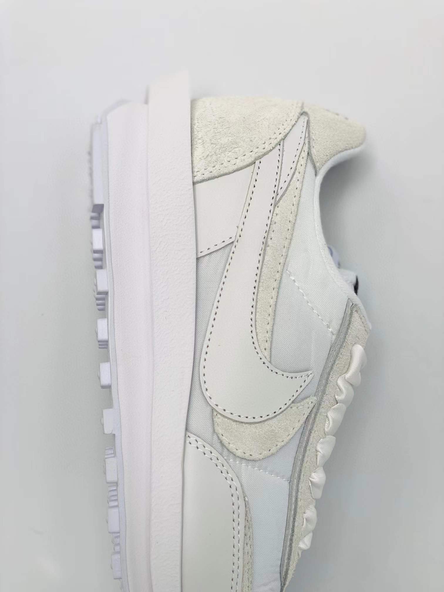 sacai  LVD 白色 丝绸 低筒 双勾 华夫 复古时鞋 休闲鞋 透气网面 运动鞋 男鞋厚底 女鞋增高