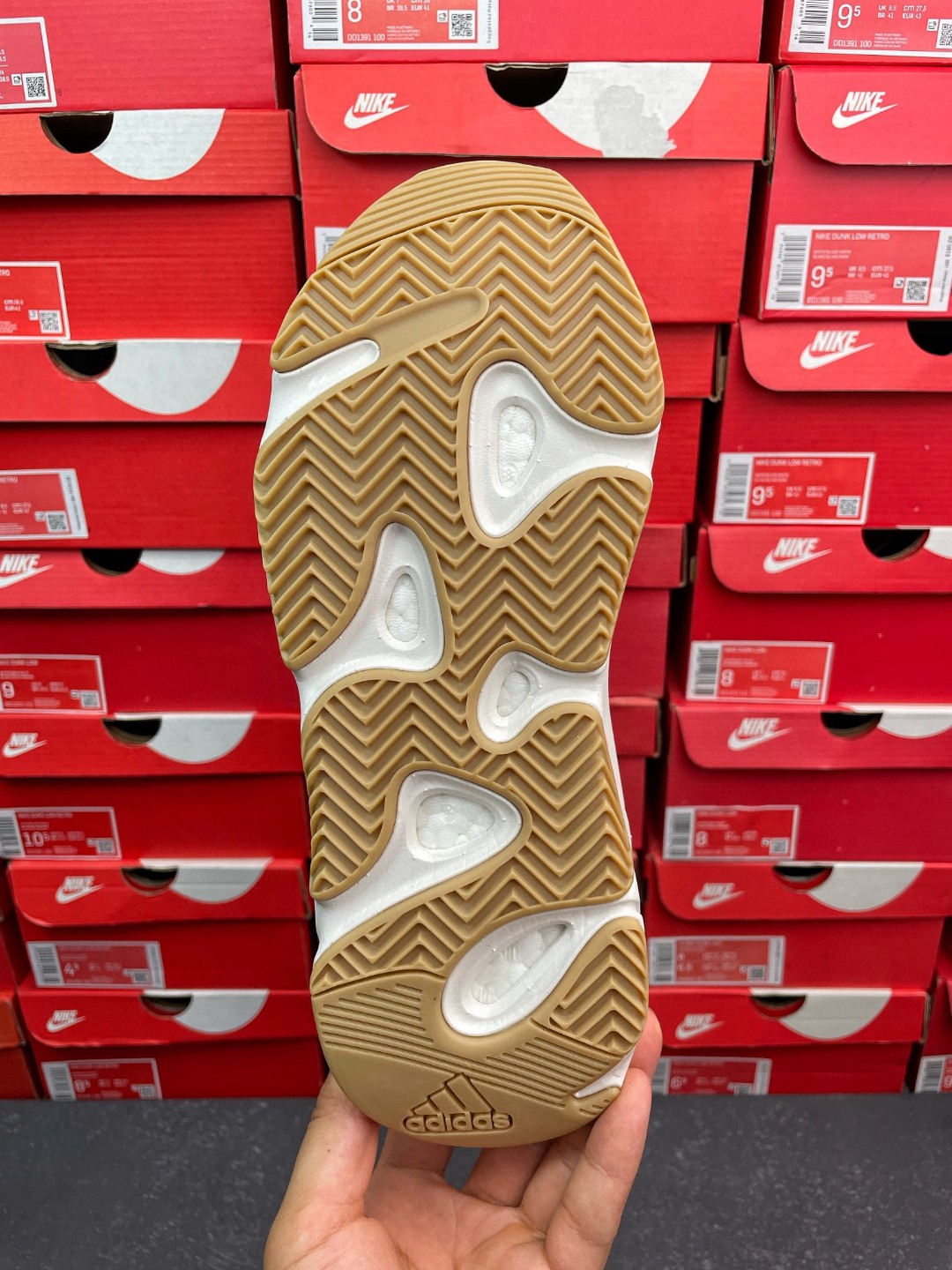 adidas originals Yeezy Boost 700  Magnet 水泥灰 低筒 休闲鞋 运动鞋 老爹鞋 男鞋 女鞋 FV9922