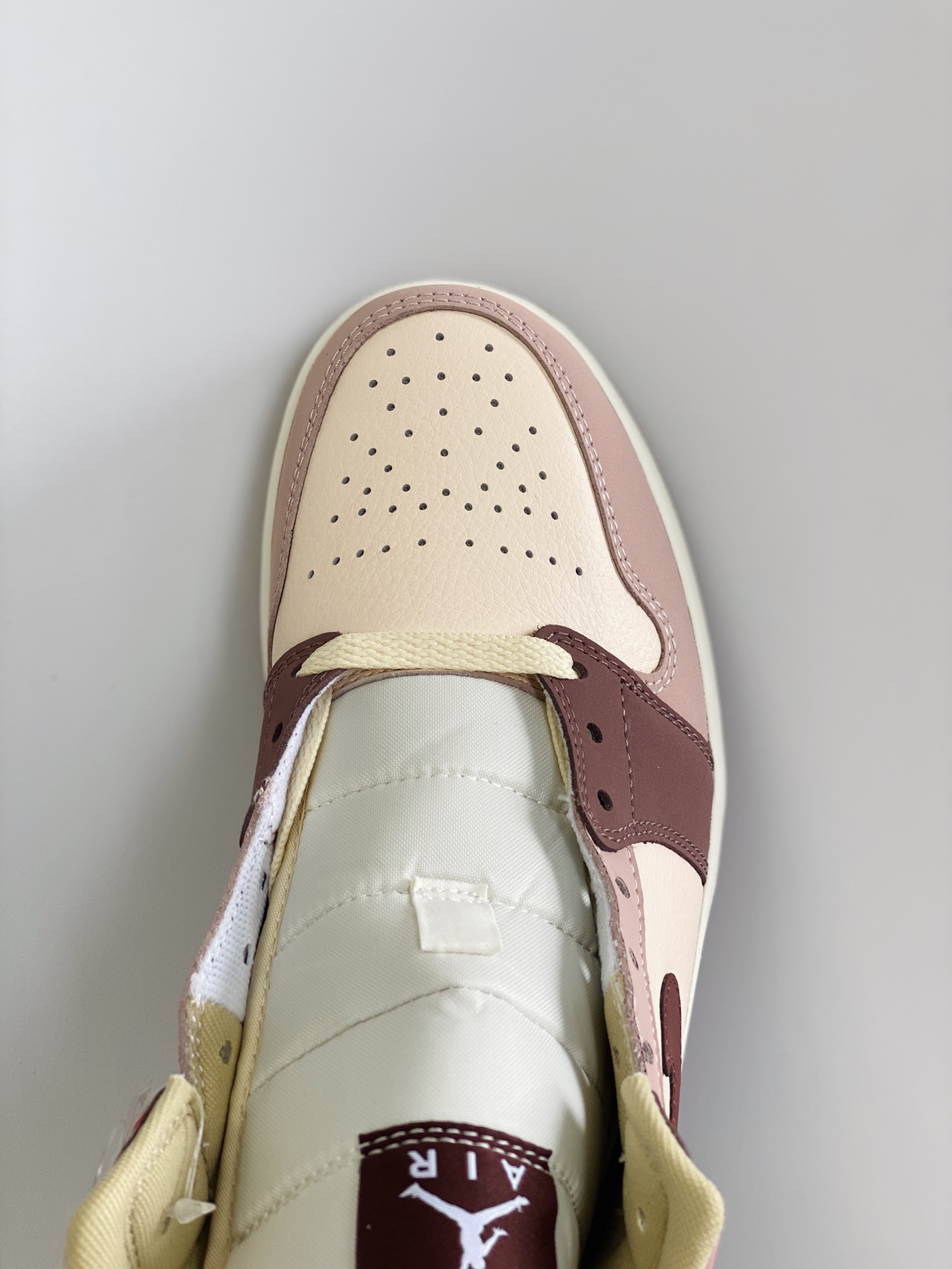 Air Jordan 1 Mid AJ1 SE Neutral 紅豆 休闲鞋 女鞋 男鞋 情侣鞋 板鞋  DO7440-821