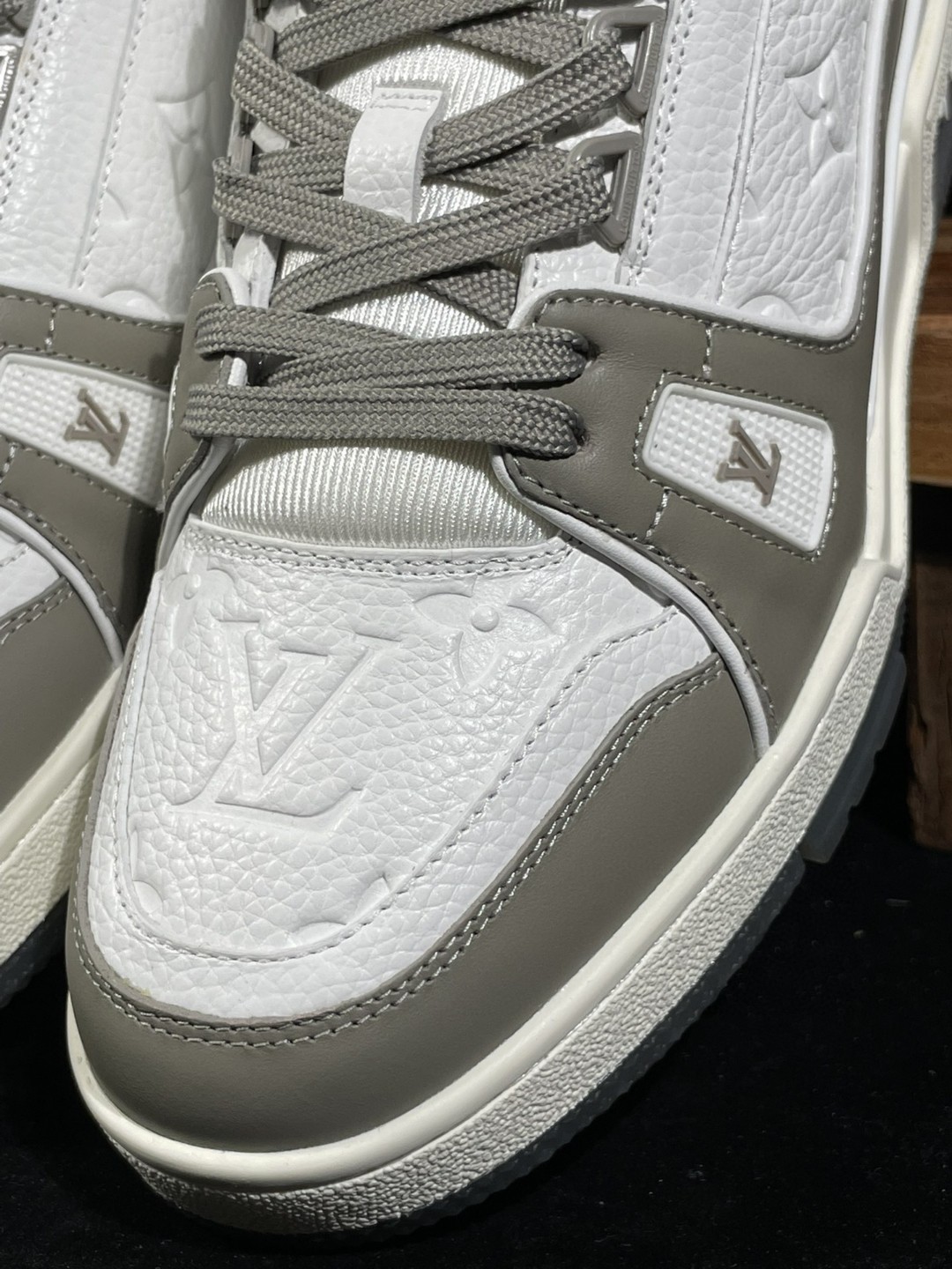 Louis Vuitton 路易威登 Trainer 牛皮 灰白 休闲鞋 板鞋 运动鞋 男鞋 女鞋 1A8KB8