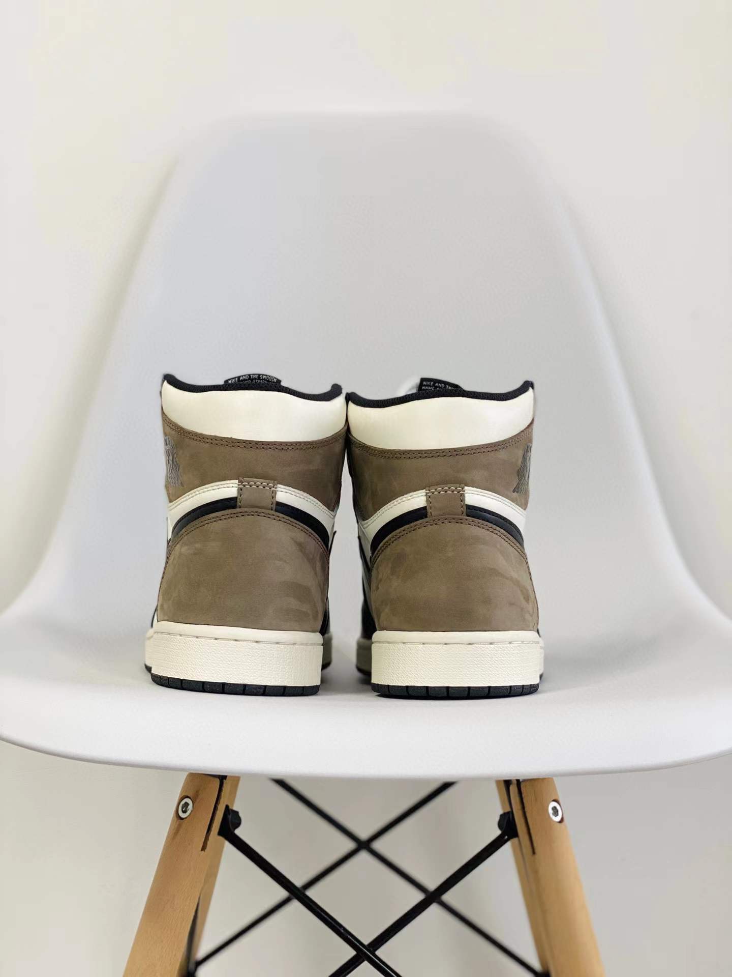 Air Jordan 1 AJ1 Retro OG Dark Mocha 黑摩卡 小倒鉤 篮球鞋 高筒 休闲鞋 女鞋 男鞋 板鞋 555088-105