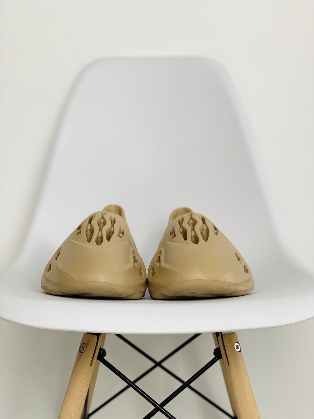 adidas originals Yeezy Foam Runner  Ochre 土黄 赭石 运动凉鞋 洞洞鞋 拖鞋 室内室外拖 GW3354