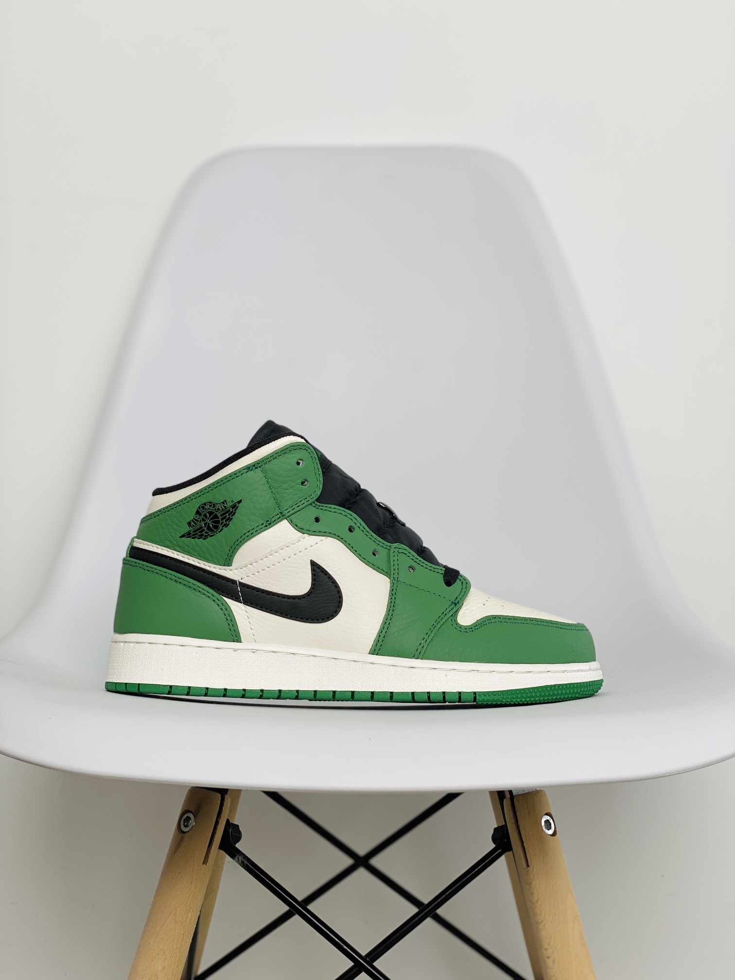 Air Jordan 1 Mid AJ1 白綠腳趾 凱爾特人 休闲鞋 女鞋 男鞋 情侣鞋 板鞋  852542-301