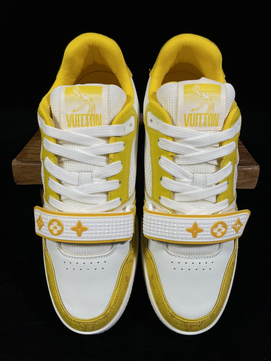 Louis Vuitton 路易威登 Trainer 魔术贴 白黄 低筒 休闲鞋 板鞋 男鞋 女鞋 1A9ZD6