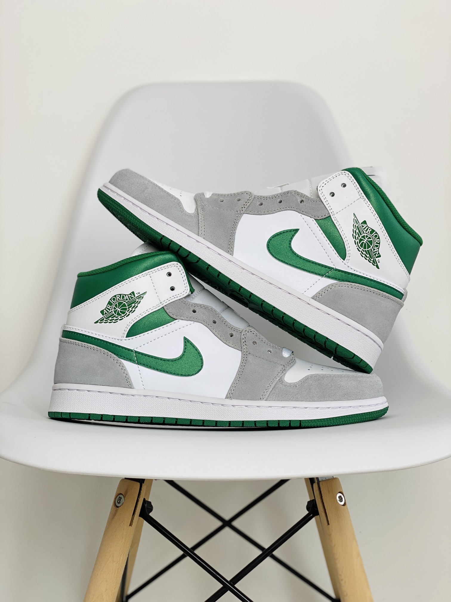 Air Jordan 1 Mid AJ1 白灰綠 麂皮 休闲鞋 女鞋 男鞋 情侣鞋 板鞋  DC7294-103