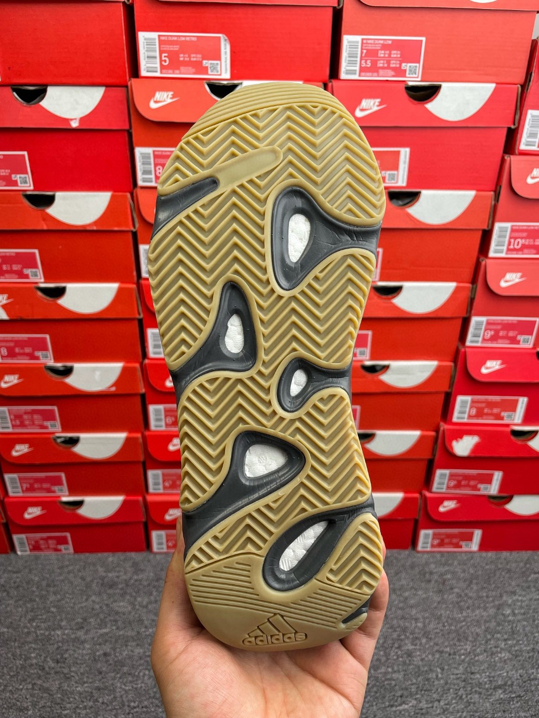 adidas originals Yeezy Boost 700V2  Tephra 火山棕灰色 低筒 休闲鞋 运动鞋 老爹鞋 男鞋 女鞋 FU7914