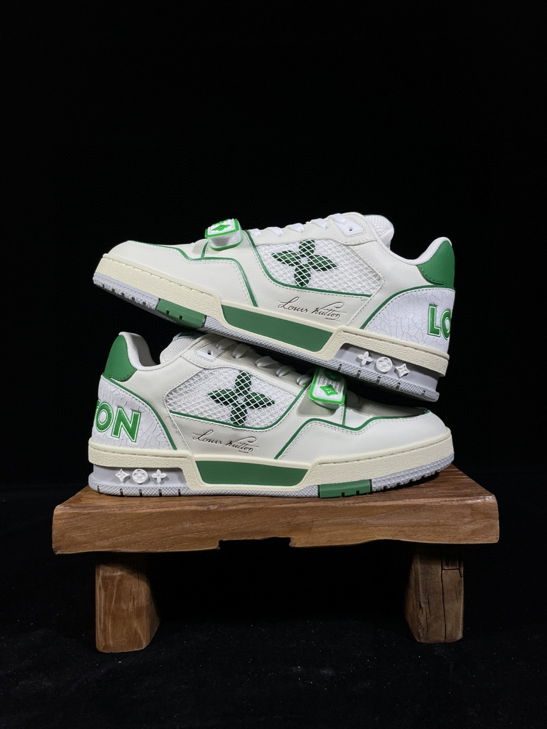 Louis Vuitton 路易威登 Trainer 魔术贴 白绿 低筒 休闲鞋 板鞋 运动鞋 男鞋 女鞋 1A98UX