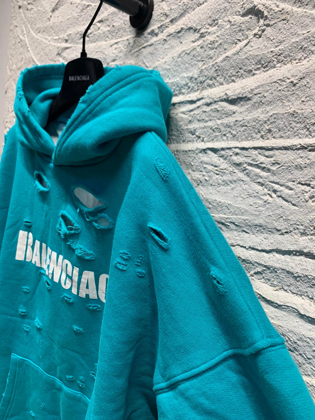 Balenciaga 巴黎世家 SS22 Destroyed Logo印花 破洞 天蓝色 连帽卫衣 套头卫衣 长袖 秋冬 男女同款 659403TKVB64661