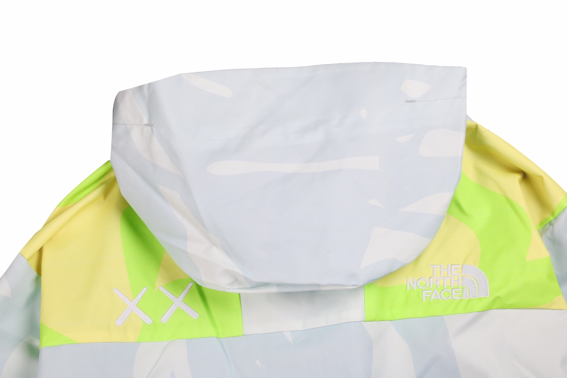 The North Face KAWS 1986 mOUTAIN Jacket 聯名款 藍色 戶外拼色连帽冲锋衣 夾克 防水 防風 透氣 外套 男款 女款 NF0A7WLW-763