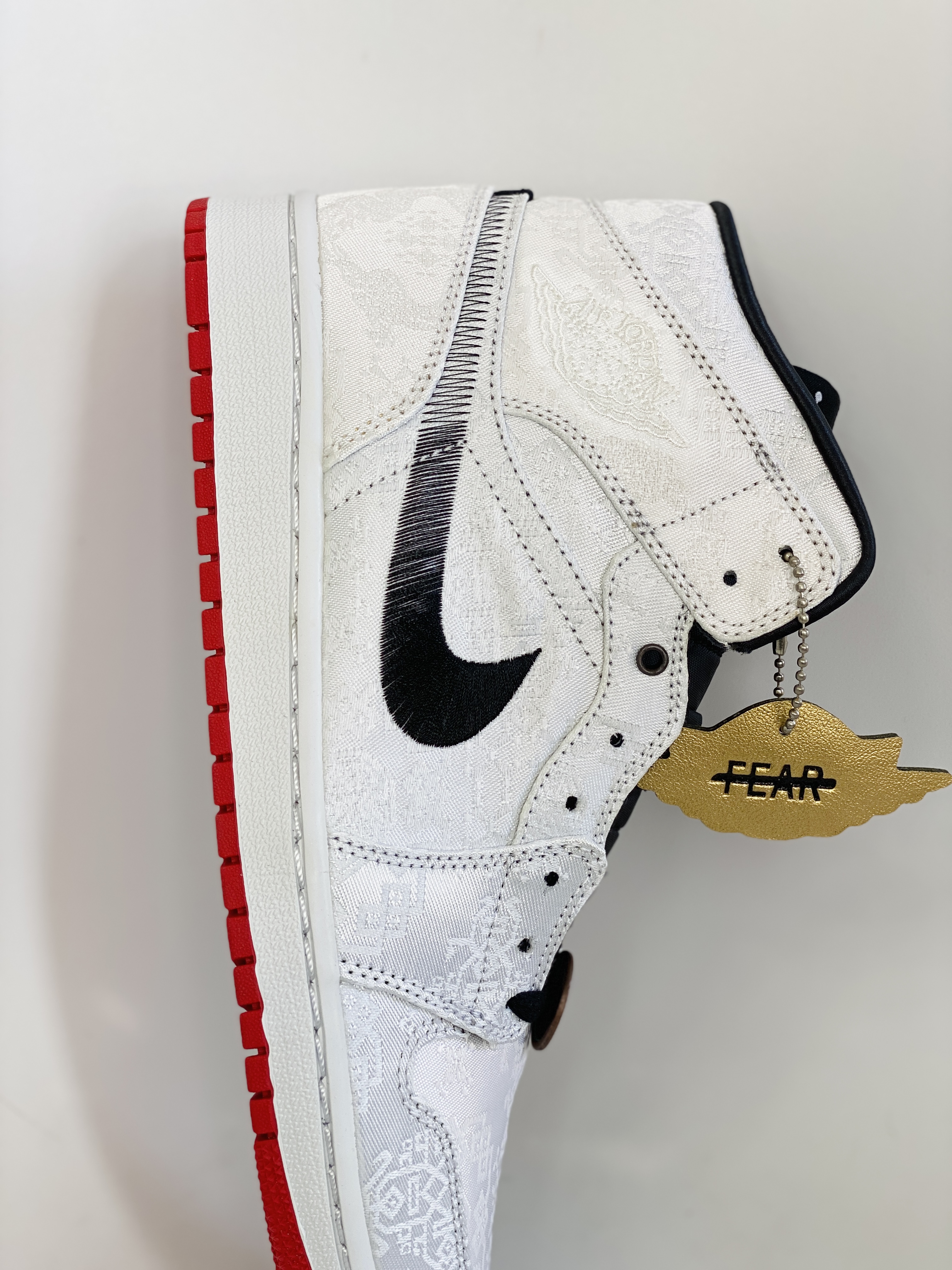 CLOT Air Jordan 1 Mid AJ1  Fearless 陈冠希 白丝绸 铜钱  篮球鞋 运动鞋 休闲鞋 男鞋 CU2804-100