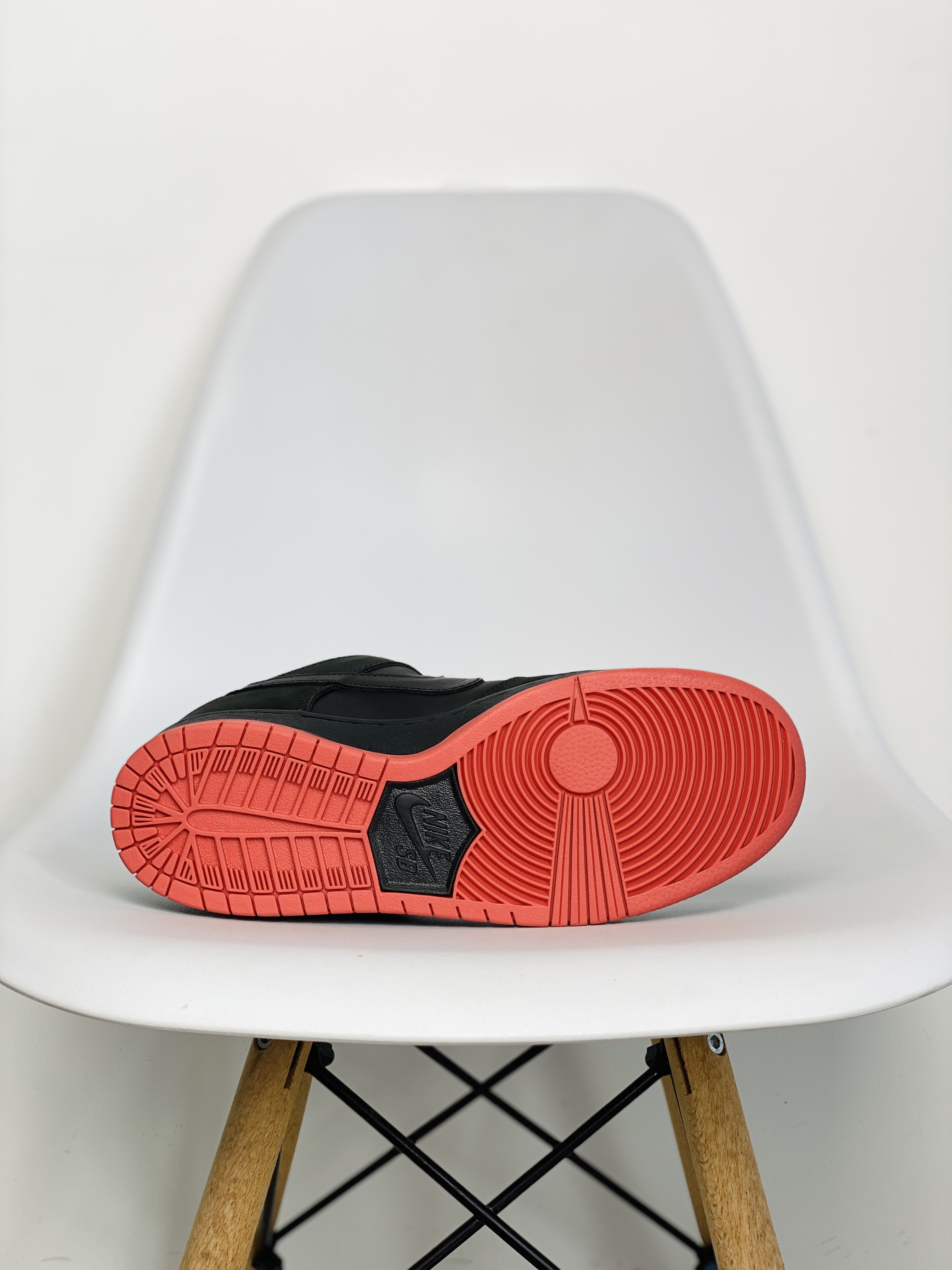 Staple dunk LowBlack Pigeon 黑鸽子  低筒 复古板鞋 休闲鞋 男鞋 女鞋  883232-008