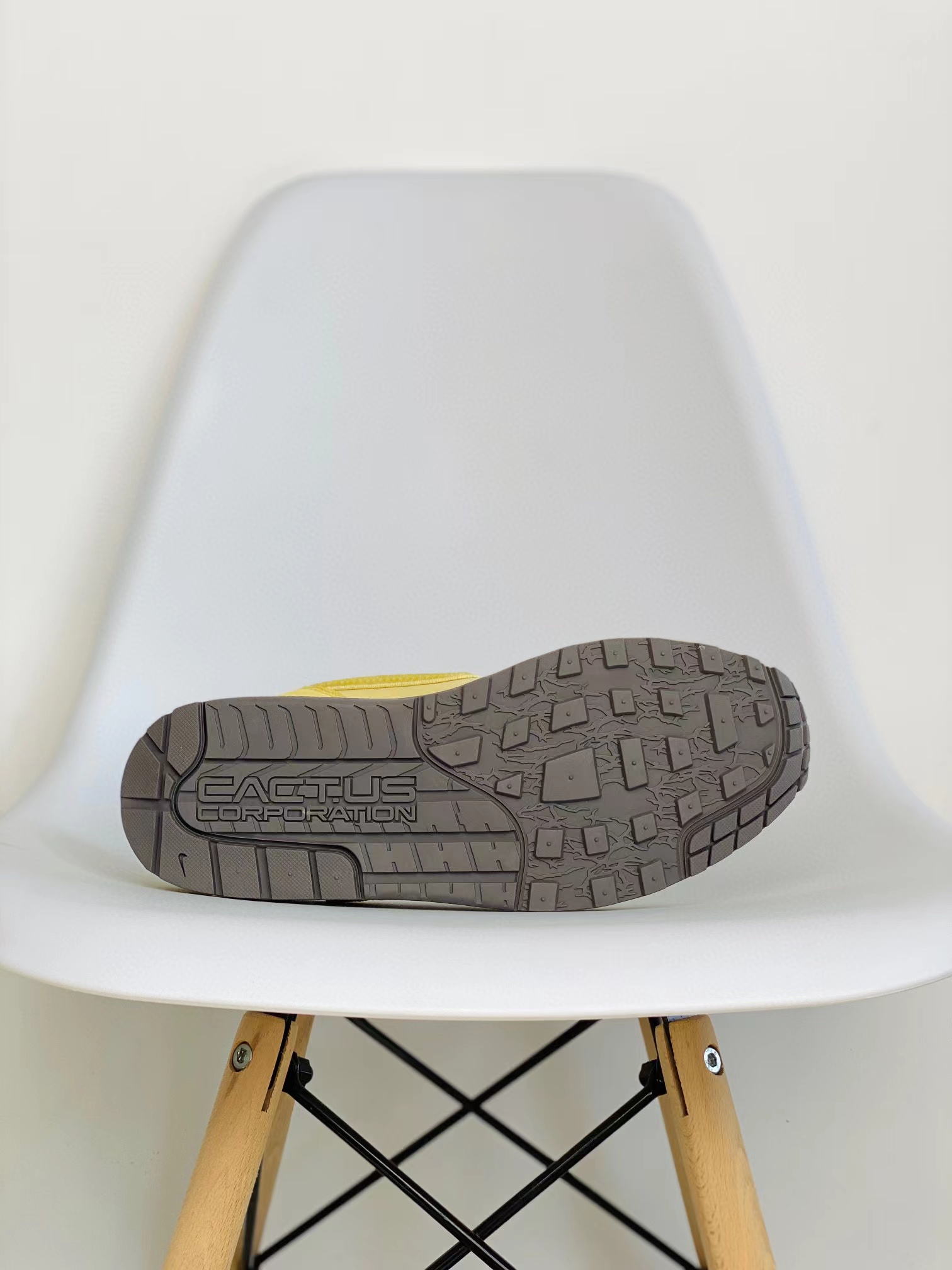 Travis Scott Air Max 1 Saturn Gold 黄色 倒钩 低筒 男鞋 女鞋 休闲鞋 板鞋 跑鞋 气垫鞋 DO9392-700