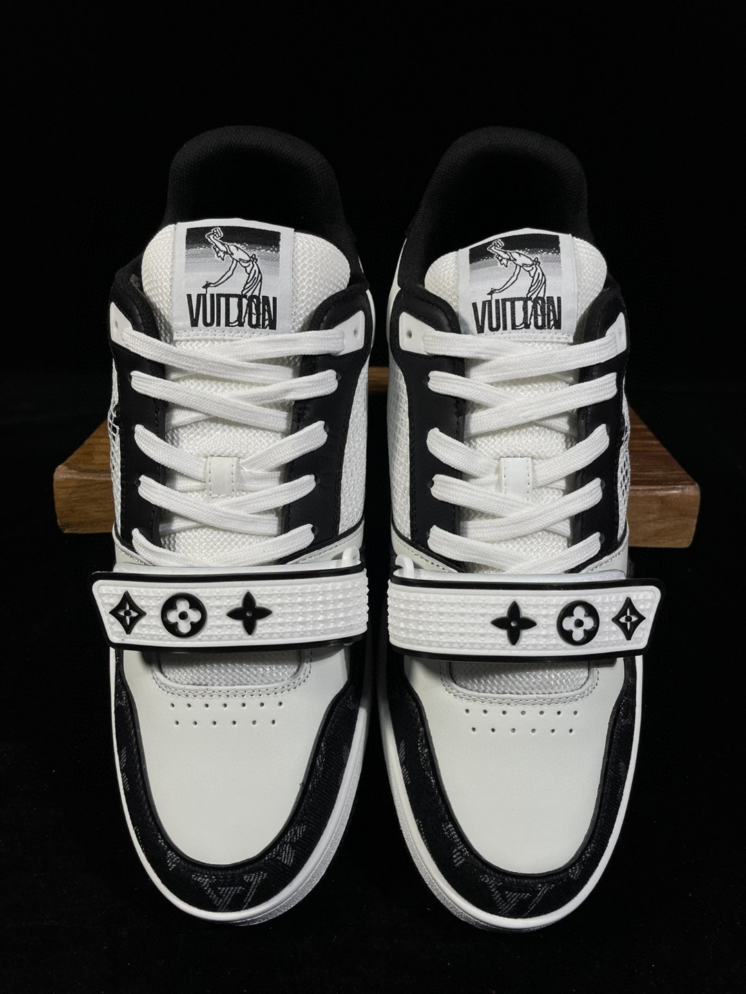 Louis Vuitton 路易威登 Trainer 魔术贴 牛皮 黑白 熊猫 低筒 休闲鞋 板鞋 运动鞋 男鞋 女鞋 1A9ZB0