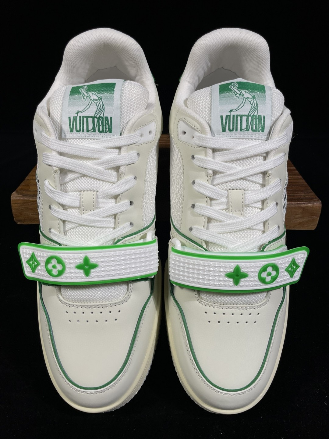 Louis Vuitton 路易威登 Trainer 魔术贴 白绿 低筒 休闲鞋 板鞋 运动鞋 男鞋 女鞋 1A98UX