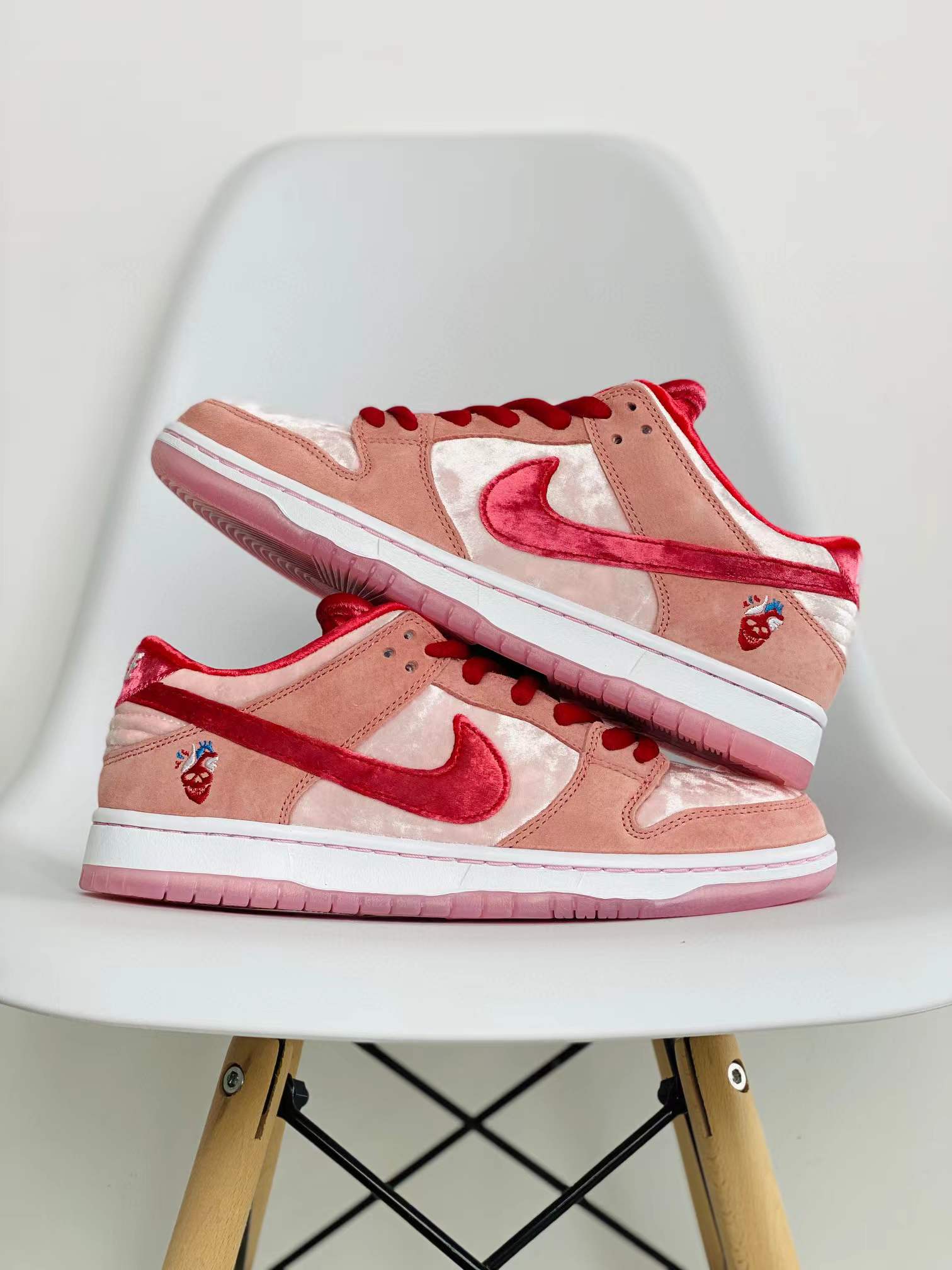 Stangelove dunk Low Pro 情人节 粉色 低筒 复古板鞋 休闲鞋 男鞋 女鞋 CT2552-800