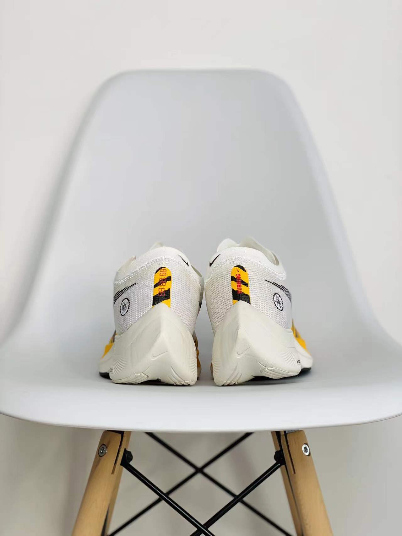 zoomX Vaporfly Next% 2 BRS Tiger 白黄虎纹 低筒 减震防滑 运动鞋 跑步鞋 男鞋 女鞋 DM7601-100