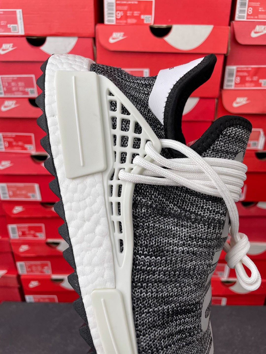 Pharrell Williams x adidas originals NMD HU Human Race Oreo 菲董联名 黑白 低筒 运动鞋 休闲鞋 男鞋女鞋 AC7359