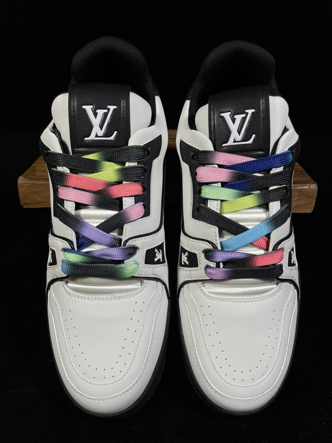 Louis Vuitton 路易威登 Trainer 牛皮 白黑 低筒 休闲鞋 板鞋 男鞋 女鞋 1A9ADA