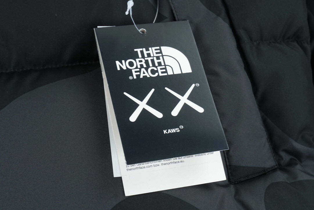 Kaws THE NORTH FACE   黑色 羽绒服 北面 北脸  外套 长袖 保暖 男女同款  