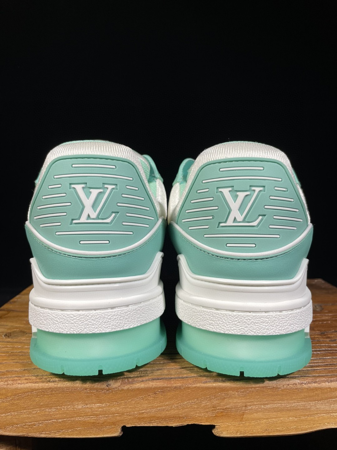 Louis Vuitton 路易威登 Trainer 牛皮 蒂芙尼绿 休闲鞋 板鞋 运动鞋 男鞋 女鞋 1A8KBQ