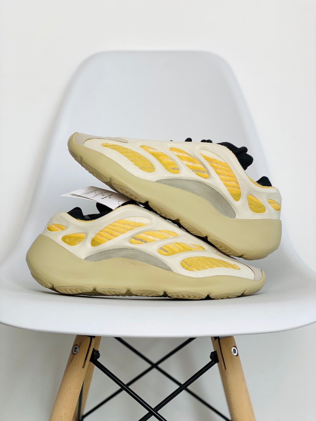 adidas originals Yeezy 700V3 Mono   Safflower 红花 白黄 低筒 休闲鞋 运动鞋 老爹鞋 男鞋 女鞋 HP5425