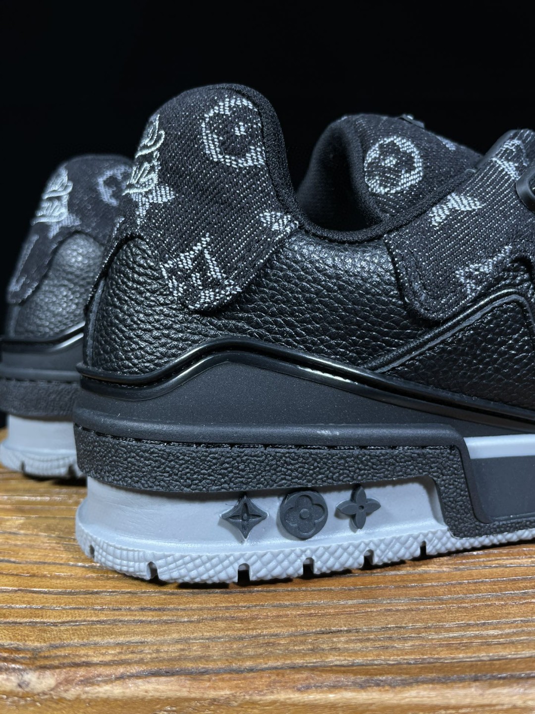 Nigo Louis Vuitton 路易威登 Nigo2 联名款 Trainer 黑色 低筒 休闲鞋 板鞋 男鞋 女鞋 1A9IPH