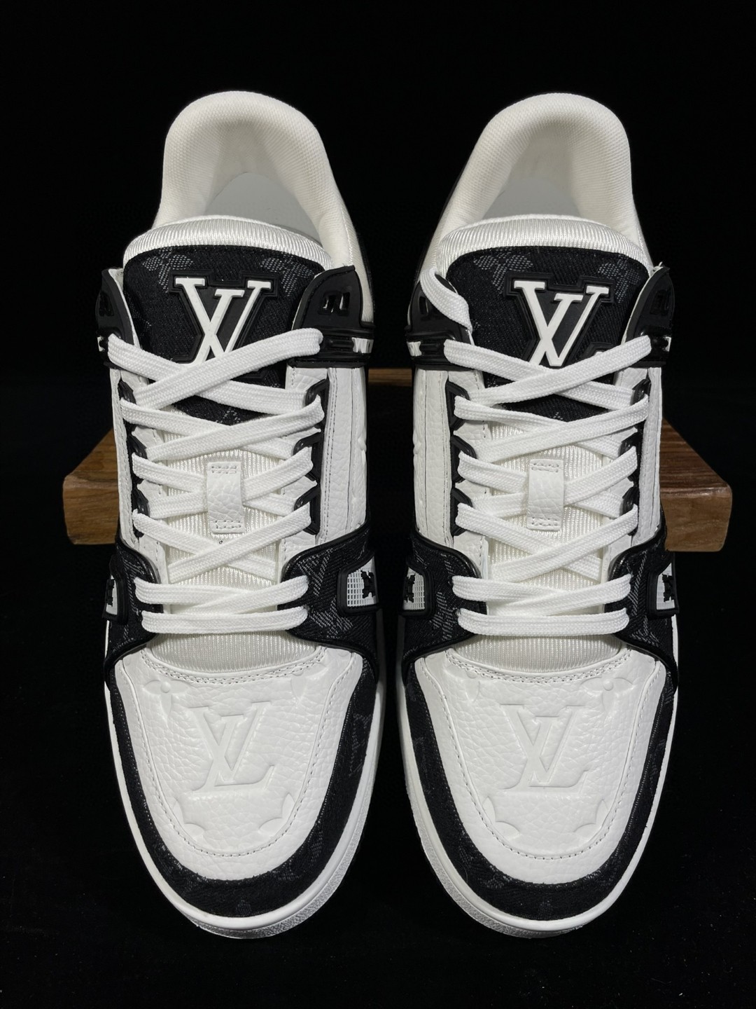 Louis Vuitton 路易威登 Trainer 白黑 熊猫 低筒 休闲鞋 板鞋 运动鞋 男鞋 女鞋 1A9JG9