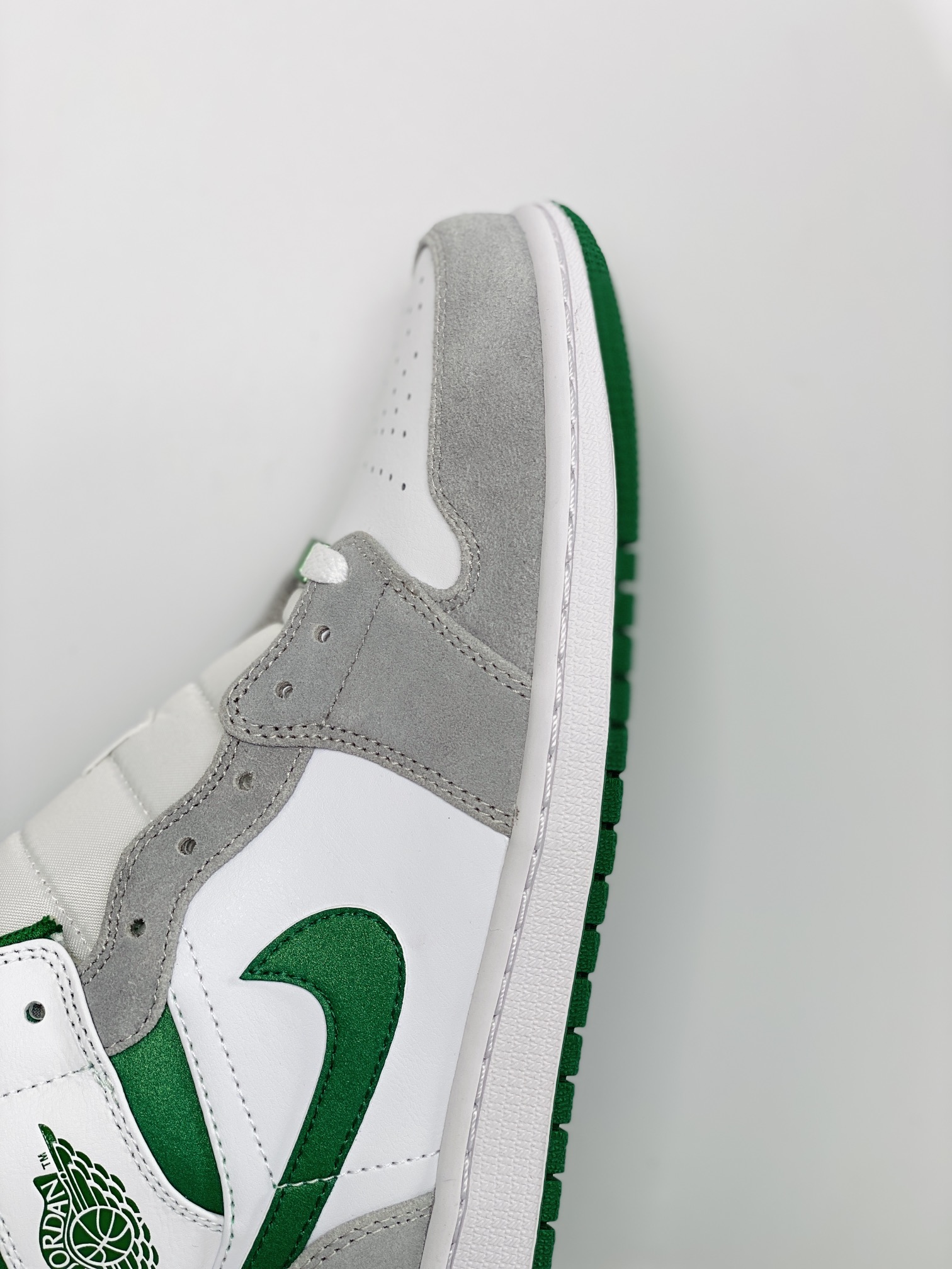 Air Jordan 1 Mid AJ1 白灰綠 麂皮 休闲鞋 女鞋 男鞋 情侣鞋 板鞋  DC7294-103