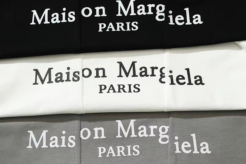 Maison Margiela 马吉拉 胸前字母logo 不规则设计 短袖 黑色 白色  深灰色 T 恤 圆领 套头 夏季 男女同款 