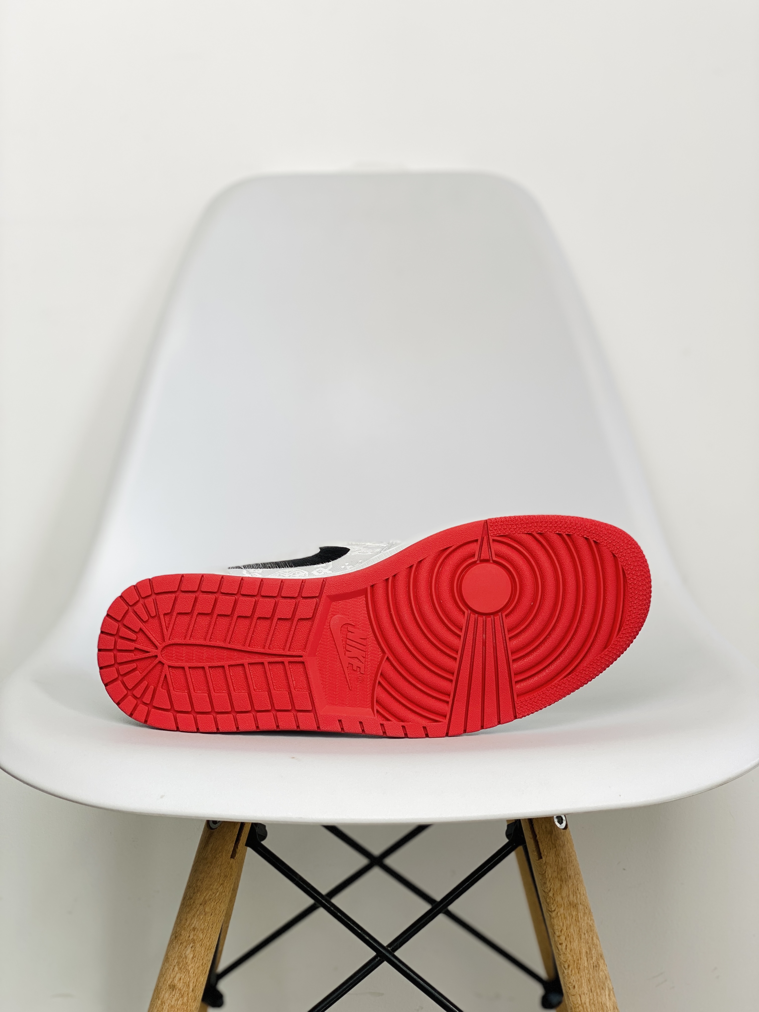 CLOT Air Jordan 1 Mid AJ1  Fearless 陈冠希 白丝绸 铜钱  篮球鞋 运动鞋 休闲鞋 男鞋 CU2804-100