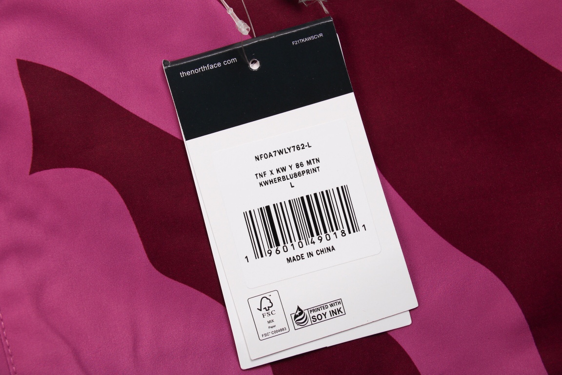 The North Face KAWS 1986 mOUTAIN Jacket 聯名款 紫色 戶外拼色连帽冲锋衣 夾克 防水 防風 透氣 外套 男款 女款 NF0A7WLW-764