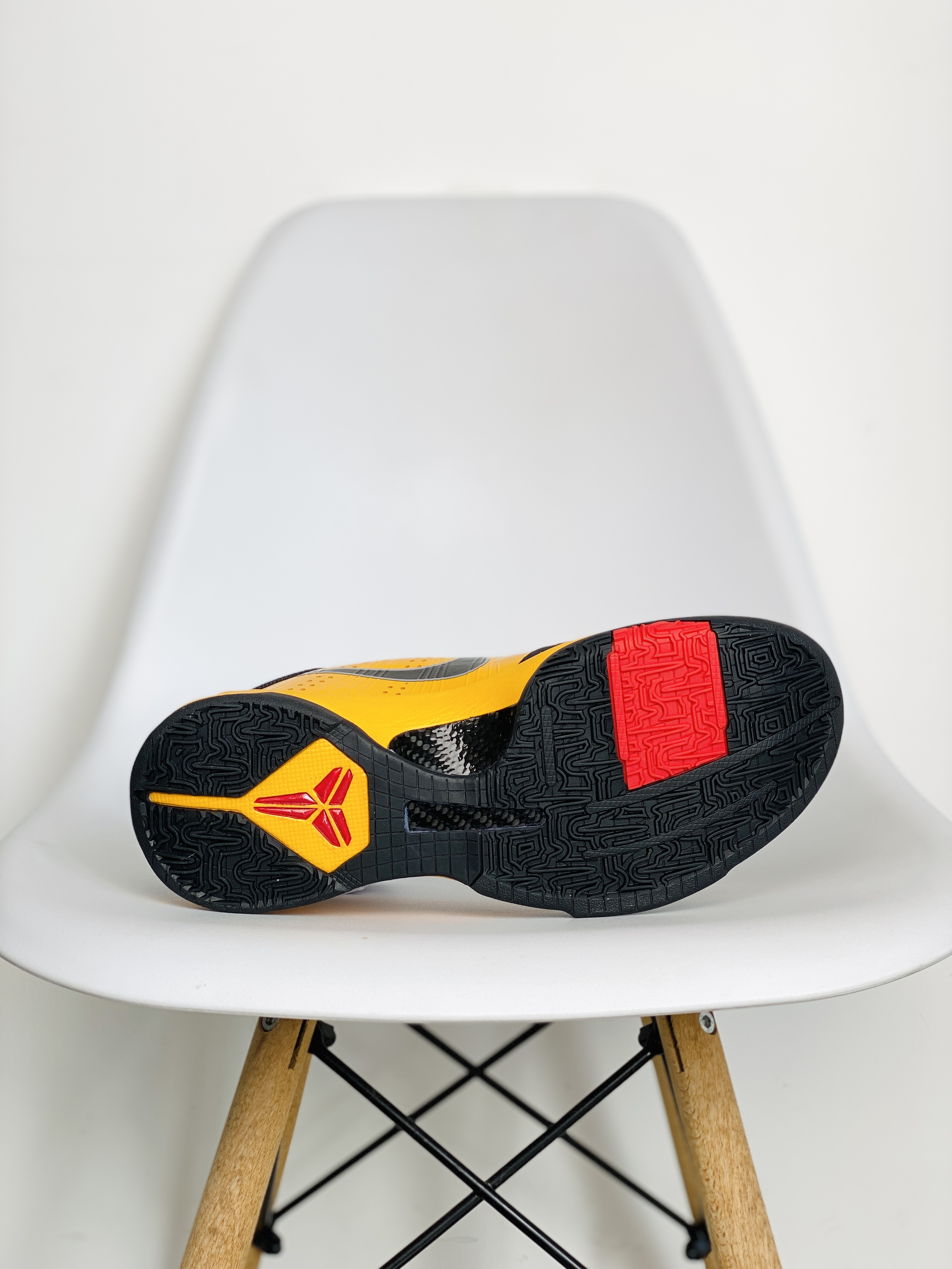 S2外貿 KOBE5 Bruce Lee 黑黃 李小龙  低筒 前掌气垫 球鞋 籃球鞋 實戰鞋  真碳板 男鞋 CD4991-700