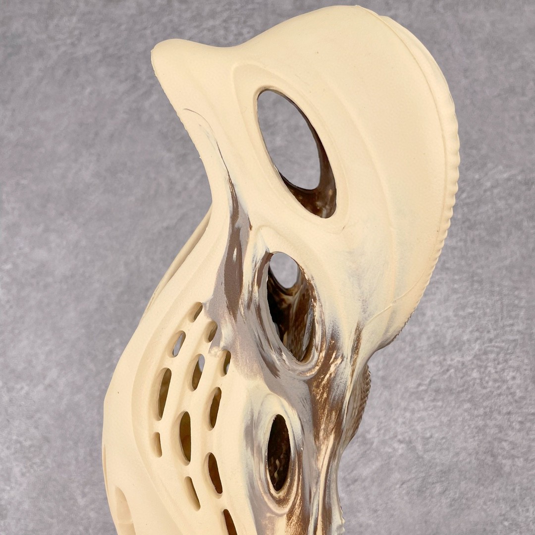 adidas originals Yeezy Foam Runner MX Cream Clay 奶油黏土 油画 运动凉鞋 洞洞鞋 拖鞋 室内室外拖 男鞋 女鞋 GX8774