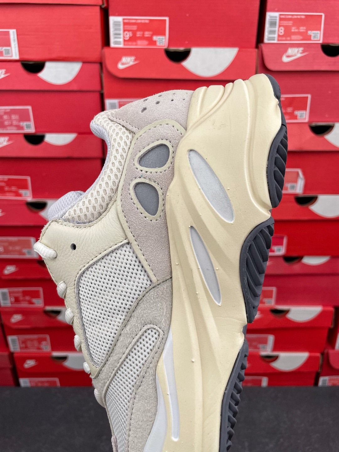 adidas originals Yeezy Boost 700 Analog 灰白 低筒 休闲鞋 运动鞋 老爹鞋 男鞋 女鞋 EG7596